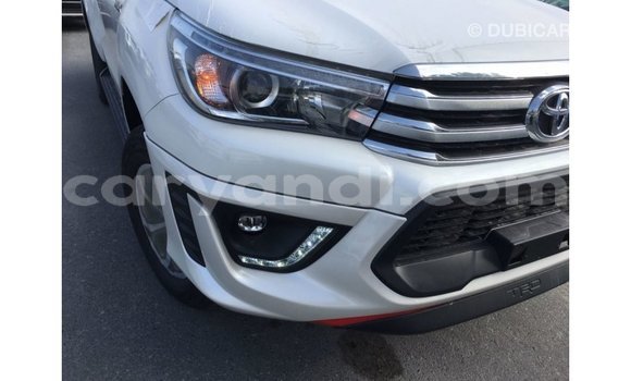 Nunua Imported Toyota Hilux Nyeupe Gari ndani ya Import - Dubai nchini Zambia Nunua Imported Toyota Hilux Nyeupe Gari ndani ya Import - Dubai nchini Zambia