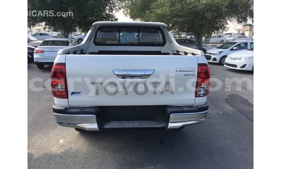 Nunua Imported Toyota Hilux Nyeupe Gari ndani ya Import - Dubai nchini Zambia Nunua Imported Toyota Hilux Nyeupe Gari ndani ya Import - Dubai nchini Zambia