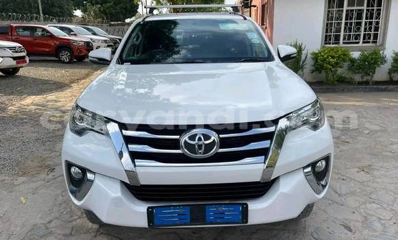 Nunua Ilio tumika Toyota Fortuner Nyeupe Gari ndani ya Chipata nchini Zambia