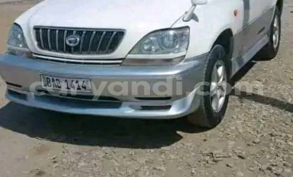 Acheter Occasion Voiture Toyota Harrier Blanc à Chingola, Zambie
