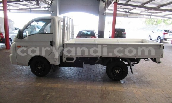 Acheter Occasion Voiture Hyundai H200 Blanc à Lusaka, Zambie Acheter Occasion Voiture Hyundai H200 Blanc à Lusaka, Zambie