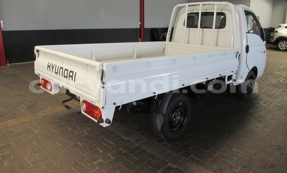 Acheter Occasion Voiture Hyundai H200 Blanc à Lusaka, Zambie Acheter Occasion Voiture Hyundai H200 Blanc à Lusaka, Zambie