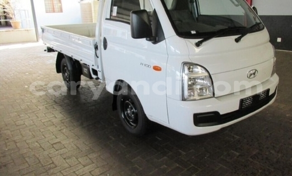 Acheter Occasion Voiture Hyundai H200 Blanc à Lusaka, Zambie Acheter Occasion Voiture Hyundai H200 Blanc à Lusaka, Zambie
