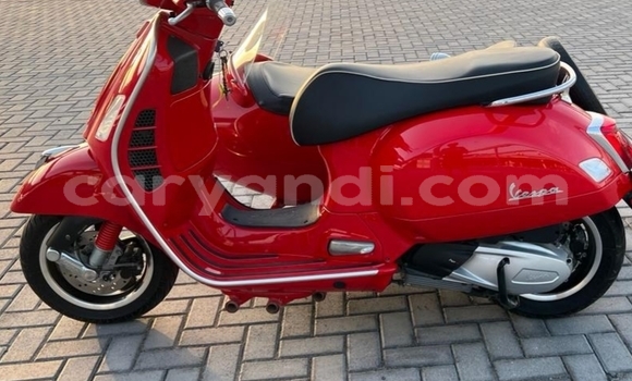 Acheter Occasion Moto Vespa GTS Rouge à Lusaka, Zambie