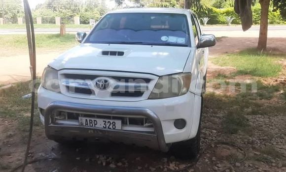 Tenga Tsaru Toyota Hilux Zvimwe Mota in Lusaka in Zambia