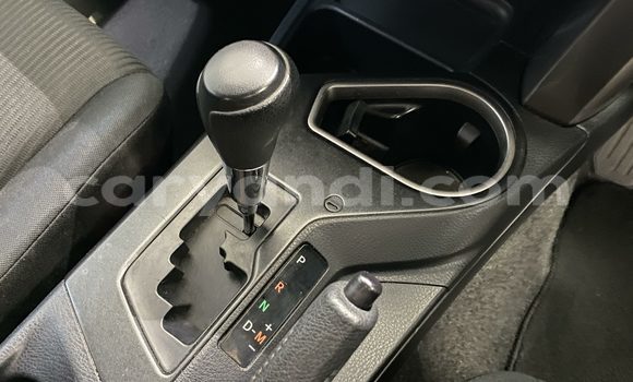 Acheter Occasion Voiture Toyota RAV4 Blanc à Chingola, Zambie Acheter Occasion Voiture Toyota RAV4 Blanc à Chingola, Zambie