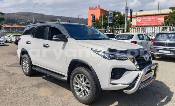 Nunua Ilio tumika Toyota Fortuner Nyeupe Gari ndani ya Lusaka nchini Zambia Nunua Ilio tumika Toyota Fortuner Nyeupe Gari ndani ya Lusaka nchini Zambia