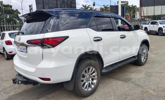 Nunua Ilio tumika Toyota Fortuner Nyeupe Gari ndani ya Lusaka nchini Zambia Nunua Ilio tumika Toyota Fortuner Nyeupe Gari ndani ya Lusaka nchini Zambia