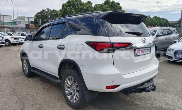 Nunua Ilio tumika Toyota Fortuner Nyeupe Gari ndani ya Lusaka nchini Zambia Nunua Ilio tumika Toyota Fortuner Nyeupe Gari ndani ya Lusaka nchini Zambia