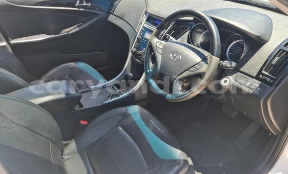 Nunua Ilio tumika Hyundai Sonata Nyeupe Gari ndani ya Lusaka nchini Zambia Nunua Ilio tumika Hyundai Sonata Nyeupe Gari ndani ya Lusaka nchini Zambia