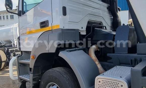 Buy Used Mercedes–Benz Tipper White Truck in Lusaka in Zambia Buy Used Mercedes–Benz Tipper White Truck in Lusaka in Zambia