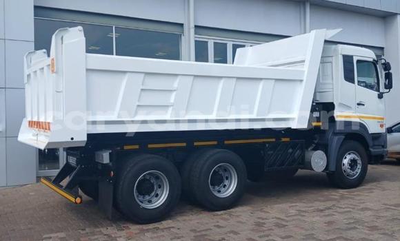 Acheter Occasion Utilitaire Nissan UD Blanc à Lusaka, Zambie Acheter Occasion Utilitaire Nissan UD Blanc à Lusaka, Zambie