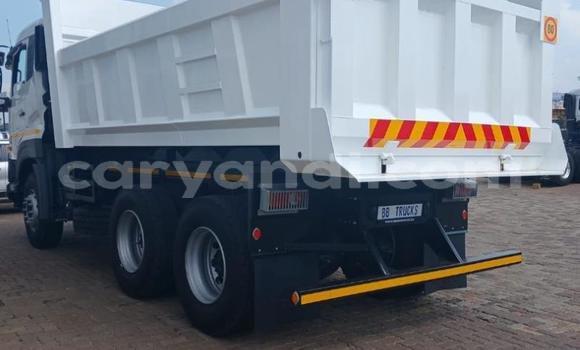 Acheter Occasion Utilitaire Nissan UD Blanc à Lusaka, Zambie Acheter Occasion Utilitaire Nissan UD Blanc à Lusaka, Zambie