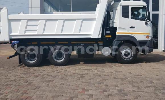 Acheter Occasion Utilitaire Nissan UD Blanc à Lusaka, Zambie Acheter Occasion Utilitaire Nissan UD Blanc à Lusaka, Zambie