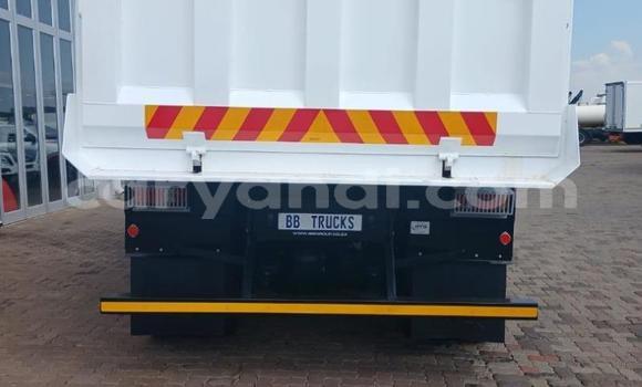 Acheter Occasion Utilitaire Nissan UD Blanc à Lusaka, Zambie Acheter Occasion Utilitaire Nissan UD Blanc à Lusaka, Zambie