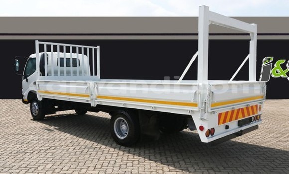 Acheter Occasion Utilitaire Toyota Dyna Blanc à Livingstone, Zambie Acheter Occasion Utilitaire Toyota Dyna Blanc à Livingstone, Zambie