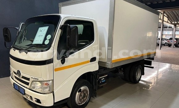 Buy Used Toyota Dyna White Truck in Solwezi in North-Western Buy Used Toyota Dyna White Truck in Solwezi in North-Western
