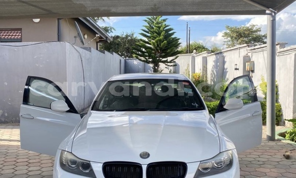 Buy Import BMW 3–Series White Car in Lusaka in Zambia