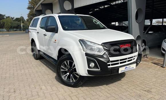 Buy Used Isuzu D–MAX White Car in Solwezi in North-Western