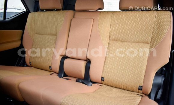 Acheter Import Voiture Toyota Fortuner Blanc à Import - Dubai, Zambie Acheter Import Voiture Toyota Fortuner Blanc à Import - Dubai, Zambie