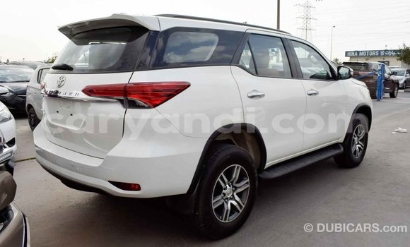 Acheter Import Voiture Toyota Fortuner Blanc à Import - Dubai, Zambie Acheter Import Voiture Toyota Fortuner Blanc à Import - Dubai, Zambie