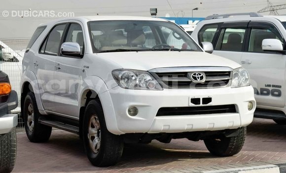 Acheter Import Voiture Toyota Fortuner Blanc à Import - Dubai, Zambie Acheter Import Voiture Toyota Fortuner Blanc à Import - Dubai, Zambie