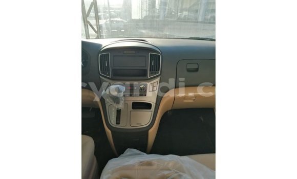 Buy Import Hyundai Chorus White Truck in Import - Dubai in Zambia Buy Import Hyundai Chorus White Truck in Import - Dubai in Zambia
