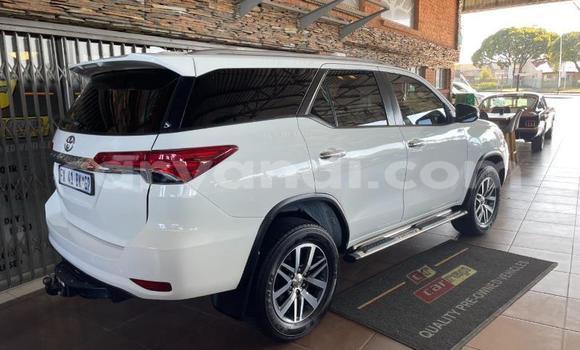 Acheter Occasion Voiture Toyota Fortuner Blanc à Livingstone, Zambie Acheter Occasion Voiture Toyota Fortuner Blanc à Livingstone, Zambie