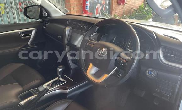 Acheter Occasion Voiture Toyota Fortuner Blanc à Livingstone, Zambie Acheter Occasion Voiture Toyota Fortuner Blanc à Livingstone, Zambie