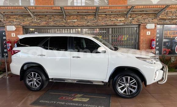 Acheter Occasion Voiture Toyota Fortuner Blanc à Livingstone, Zambie Acheter Occasion Voiture Toyota Fortuner Blanc à Livingstone, Zambie