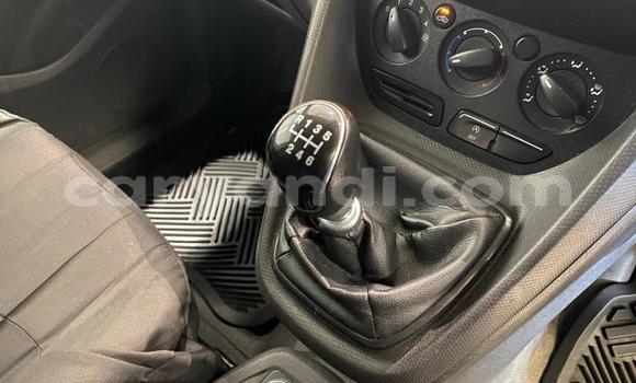 Acheter Occasion Voiture Ford Torino Blanc à Lusaka, Zambie Acheter Occasion Voiture Ford Torino Blanc à Lusaka, Zambie