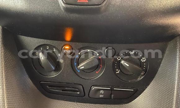 Acheter Occasion Voiture Ford Torino Blanc à Lusaka, Zambie Acheter Occasion Voiture Ford Torino Blanc à Lusaka, Zambie