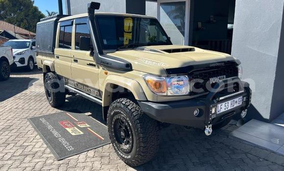 Acheter Occasion Voiture Toyota Land Cruiser Beige à Livingstone, Zambie