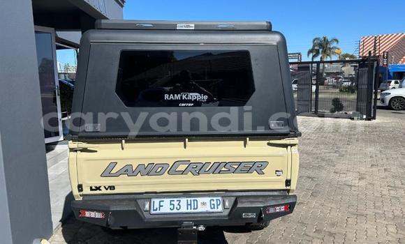 Nunua Ilio tumika Toyota Land Cruiser Beige Gari ndani ya Livingstone nchini Zambia Nunua Ilio tumika Toyota Land Cruiser Beige Gari ndani ya Livingstone nchini Zambia