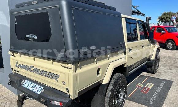 Nunua Ilio tumika Toyota Land Cruiser Beige Gari ndani ya Livingstone nchini Zambia Nunua Ilio tumika Toyota Land Cruiser Beige Gari ndani ya Livingstone nchini Zambia