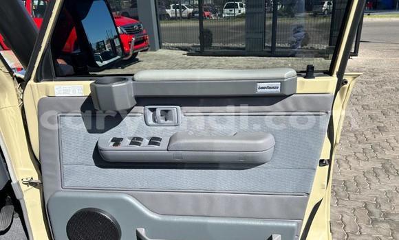 Nunua Ilio tumika Toyota Land Cruiser Beige Gari ndani ya Livingstone nchini Zambia Nunua Ilio tumika Toyota Land Cruiser Beige Gari ndani ya Livingstone nchini Zambia