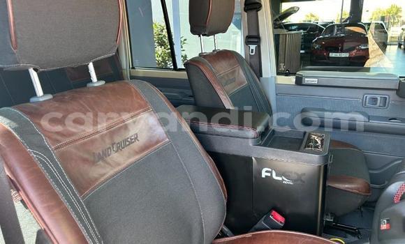 Nunua Ilio tumika Toyota Land Cruiser Beige Gari ndani ya Livingstone nchini Zambia Nunua Ilio tumika Toyota Land Cruiser Beige Gari ndani ya Livingstone nchini Zambia