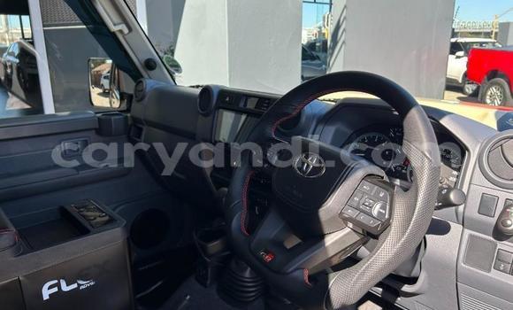 Nunua Ilio tumika Toyota Land Cruiser Beige Gari ndani ya Livingstone nchini Zambia Nunua Ilio tumika Toyota Land Cruiser Beige Gari ndani ya Livingstone nchini Zambia