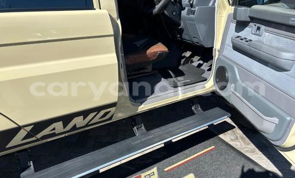 Nunua Ilio tumika Toyota Land Cruiser Beige Gari ndani ya Livingstone nchini Zambia Nunua Ilio tumika Toyota Land Cruiser Beige Gari ndani ya Livingstone nchini Zambia