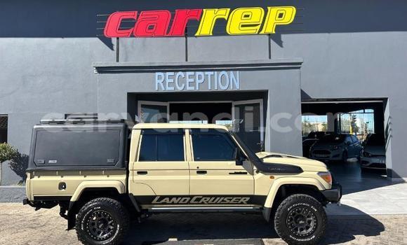 Nunua Ilio tumika Toyota Land Cruiser Beige Gari ndani ya Livingstone nchini Zambia Nunua Ilio tumika Toyota Land Cruiser Beige Gari ndani ya Livingstone nchini Zambia