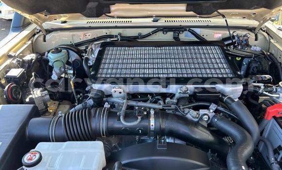 Nunua Ilio tumika Toyota Land Cruiser Beige Gari ndani ya Livingstone nchini Zambia Nunua Ilio tumika Toyota Land Cruiser Beige Gari ndani ya Livingstone nchini Zambia