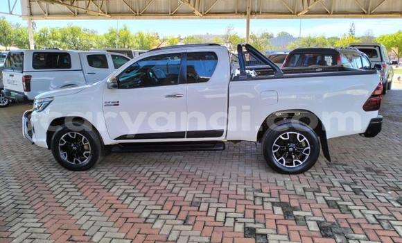 Acheter Occasion Voiture Toyota Hilux Blanc à Lusaka, Zambie Acheter Occasion Voiture Toyota Hilux Blanc à Lusaka, Zambie
