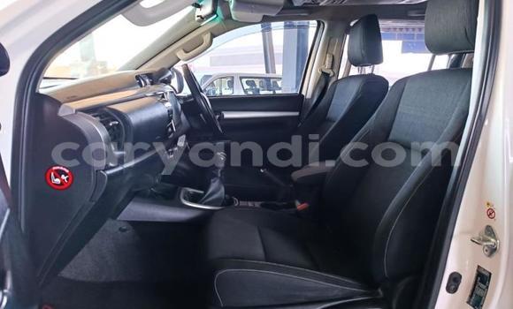 Acheter Occasion Voiture Toyota Hilux Blanc à Livingstone, Zambie Acheter Occasion Voiture Toyota Hilux Blanc à Livingstone, Zambie