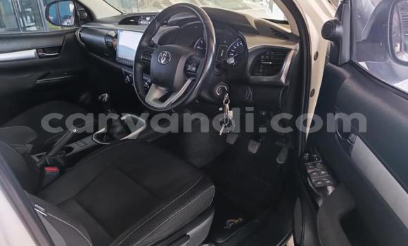 Acheter Occasion Voiture Toyota Hilux Blanc à Livingstone, Zambie Acheter Occasion Voiture Toyota Hilux Blanc à Livingstone, Zambie
