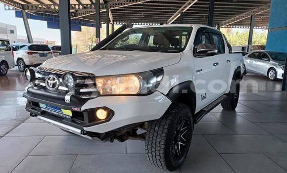 Acheter Occasion Voiture Toyota Hilux Blanc à Livingstone, Zambie Acheter Occasion Voiture Toyota Hilux Blanc à Livingstone, Zambie