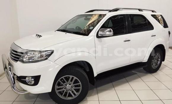 Acheter Occasion Voiture Toyota Fortuner Blanc à Livingstone, Zambie Acheter Occasion Voiture Toyota Fortuner Blanc à Livingstone, Zambie
