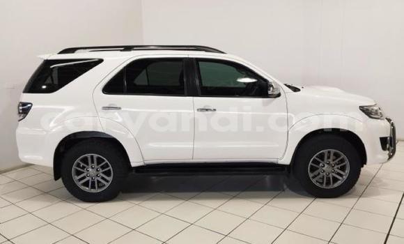 Acheter Occasion Voiture Toyota Fortuner Blanc à Livingstone, Zambie Acheter Occasion Voiture Toyota Fortuner Blanc à Livingstone, Zambie