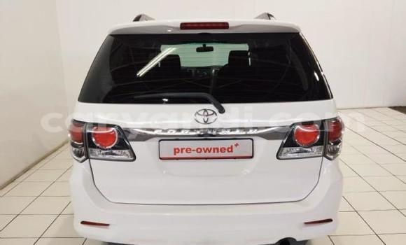 Acheter Occasion Voiture Toyota Fortuner Blanc à Livingstone, Zambie Acheter Occasion Voiture Toyota Fortuner Blanc à Livingstone, Zambie