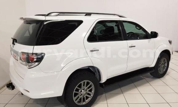 Acheter Occasion Voiture Toyota Fortuner Blanc à Livingstone, Zambie Acheter Occasion Voiture Toyota Fortuner Blanc à Livingstone, Zambie