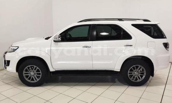 Acheter Occasion Voiture Toyota Fortuner Blanc à Livingstone, Zambie Acheter Occasion Voiture Toyota Fortuner Blanc à Livingstone, Zambie